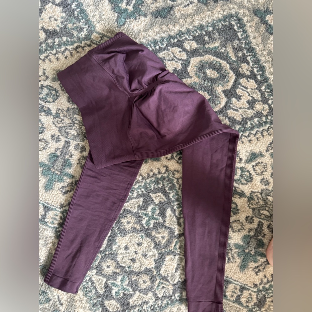 HALARA High-Waisted Scrunch Butt Lifting Leggings - Plum - Picture 4 of 5